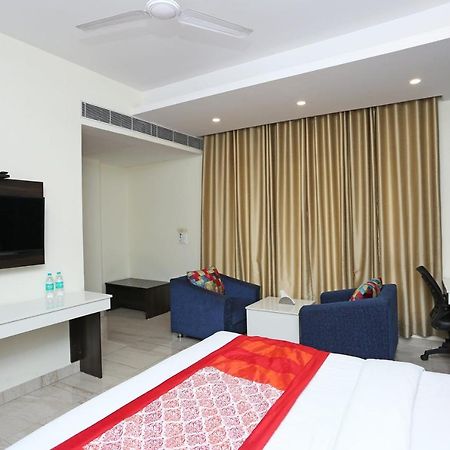 Oyo 8132 Hotel Kukreja Dehradun Extérieur photo
