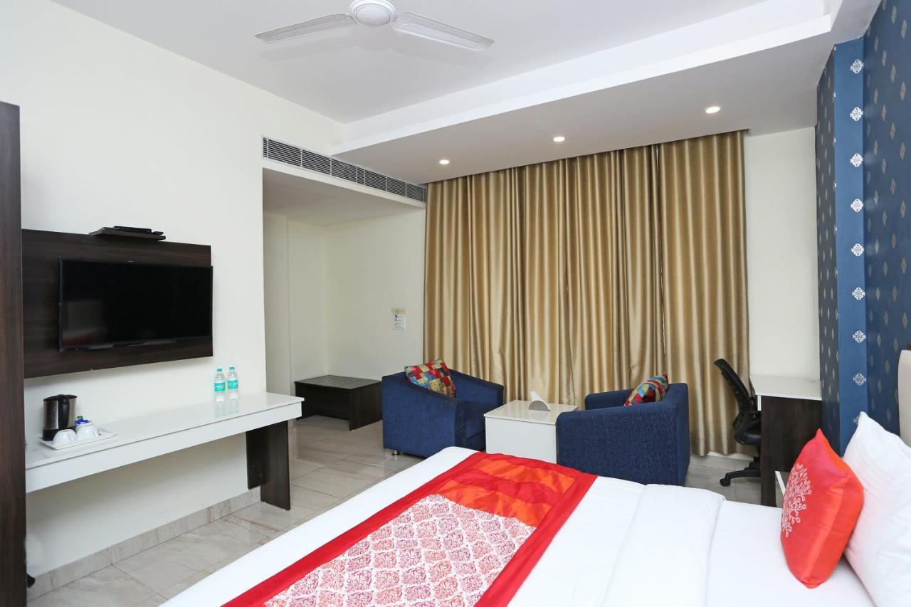Oyo 8132 Hotel Kukreja Dehradun Extérieur photo
