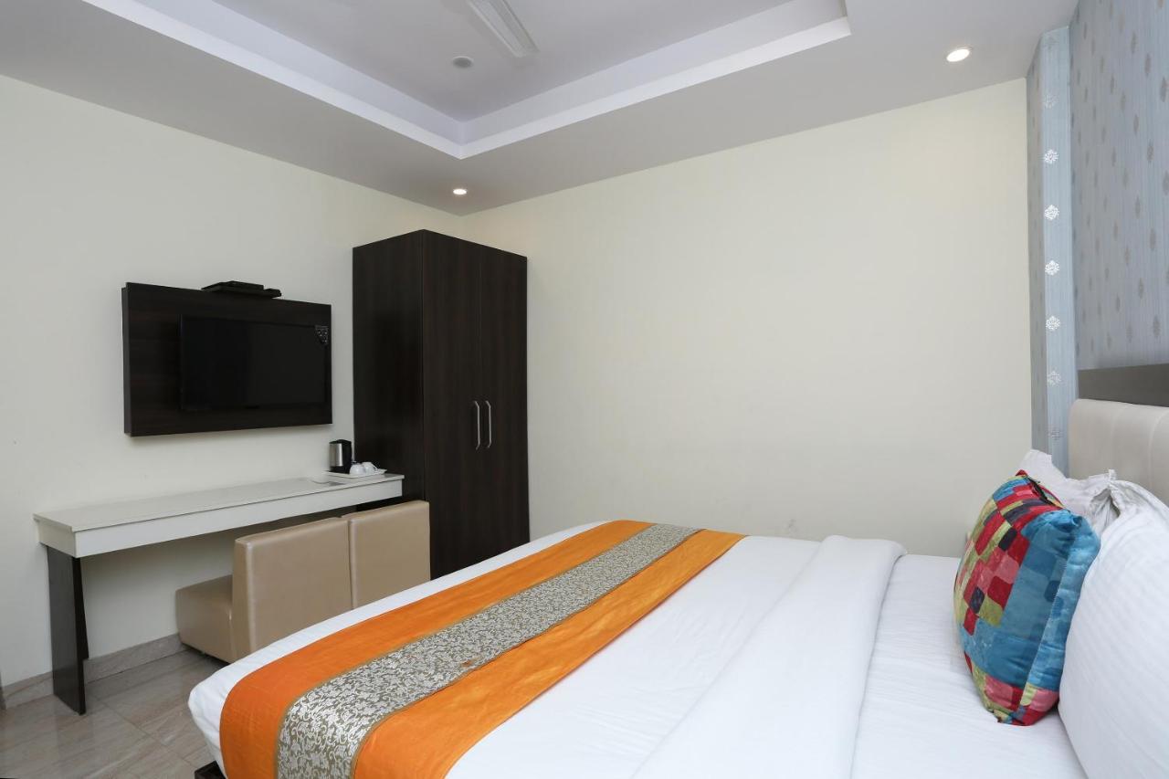 Oyo 8132 Hotel Kukreja Dehradun Extérieur photo